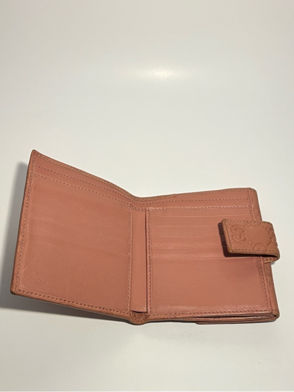 Gucci Compact Bifold Wallet GG Embossed Pink Shima Leather with Gold Charm - Picture 3 of 11